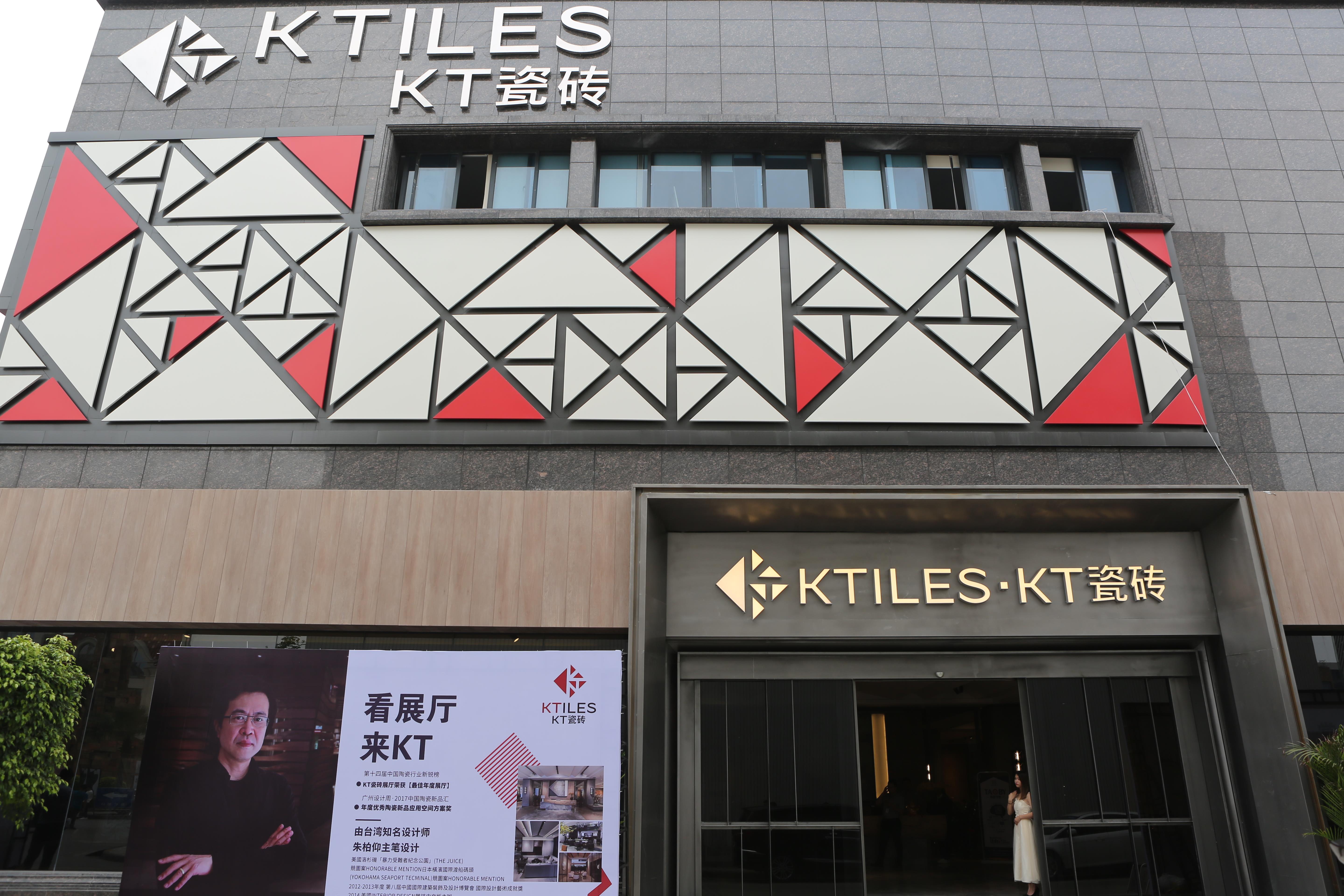 陶博會期間，這個(gè)展廳熱鬧非凡，只為，給你演繹最好的木紋磚及最佳木紋磚展廳！